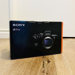 Sony Alpha 7R IV Full-frame Mirrorless Interchangeable Lens 61 MP Camera Body Only 
