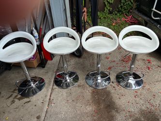 4 barber 💈 chairs or bar chairs