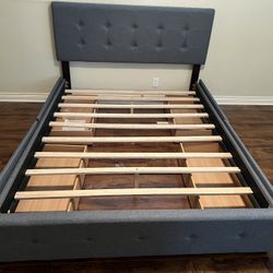 Queen Size Bed frame With Storage Drawers Underneath 
