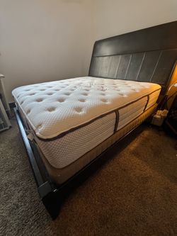 NEW QUEEN HYBRID MATTRESS & HEADBOARD - STEARNS & FOSTER KATHRYN LUX FIRM
