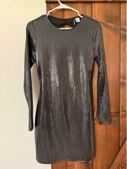 Metalic Silver short dress with open back size medium New