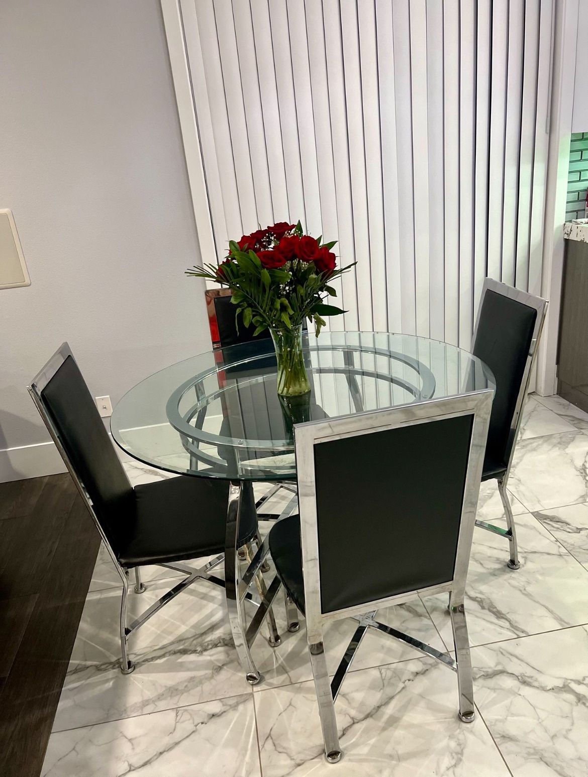 Round Glass Dining Table Set (Silver and Black)