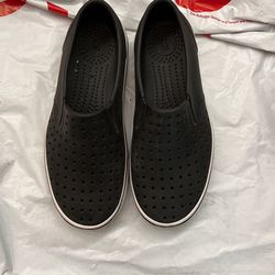Native Boy Black Show Size 5