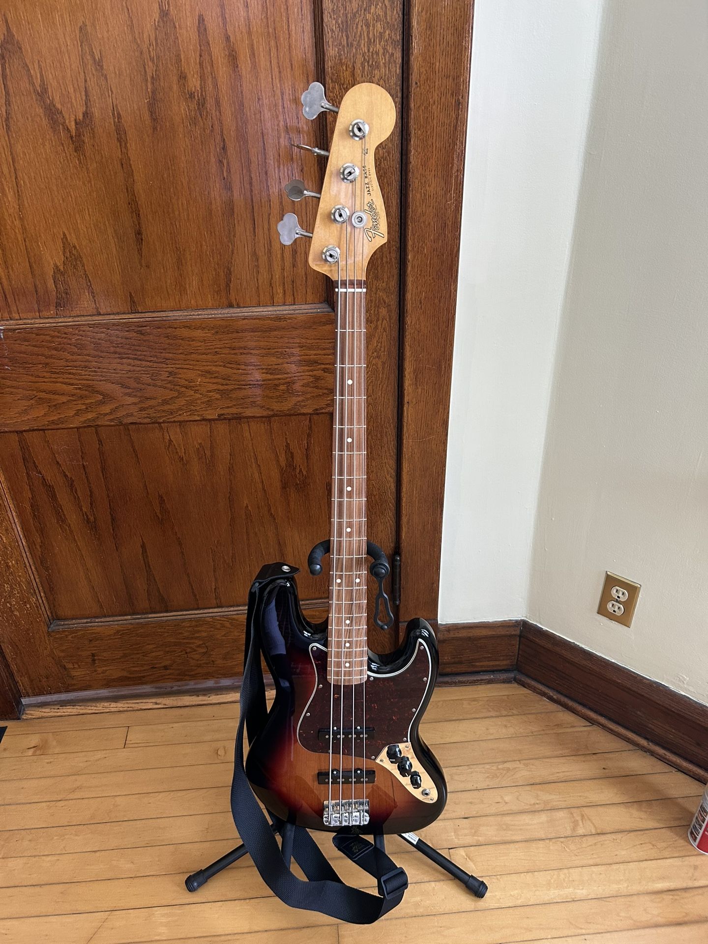 Fender Jazz Bass $700 With Hard Shell Case And Stand