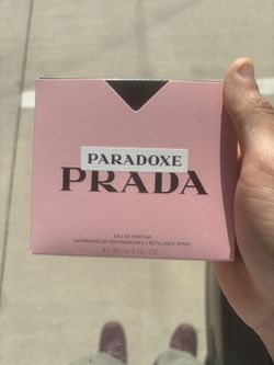 Prada paradoxe Perfume