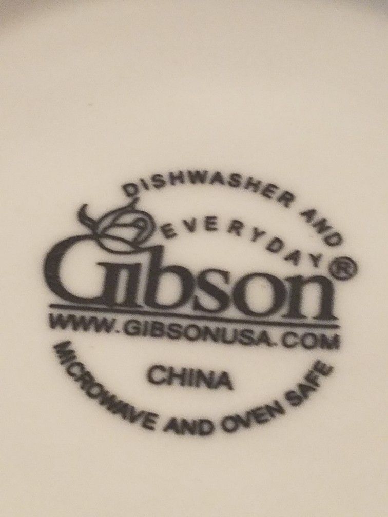 Gibson 35 Piece Dish Set Green/White