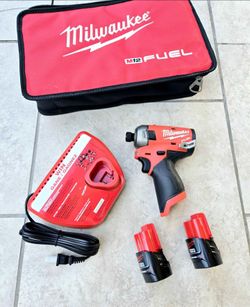 Milwaukee FUEL 12V SURGE Hydraulic Impact Driver KIT