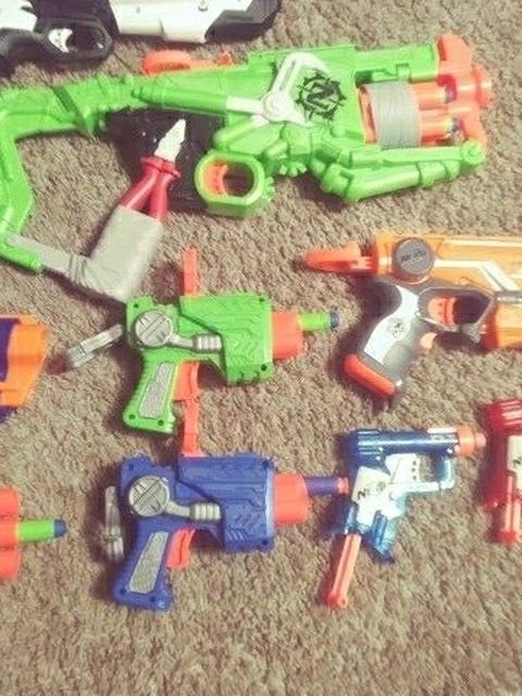 10 Toy Guns...small guns Are nerf Brand