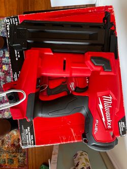 Milwaukee FUEL 18 Gauge Brad Nailer