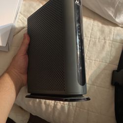 Motorola MG7315 Modem WiFi Router Combo | DOCSIS 3.0 Cable Modem + N450 Single Band Wi-Fi Gigabit Router | 343 Mbps Max Speeds | Approved by Cox and S