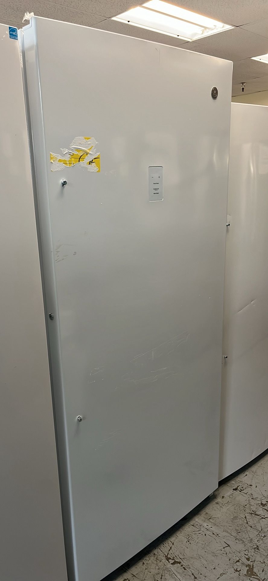 💥Great Deal💥 Garage Ready 21.3 cu. ft. Frost Free Defrost Upright Freezer in White