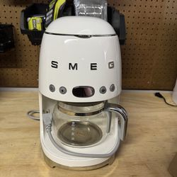Glossy White smeg drip coffee maker