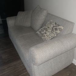 2  Couches one long one short 👍🏾