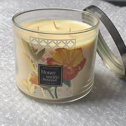 Bath & Body Works Honeysuckle Bouquet candle