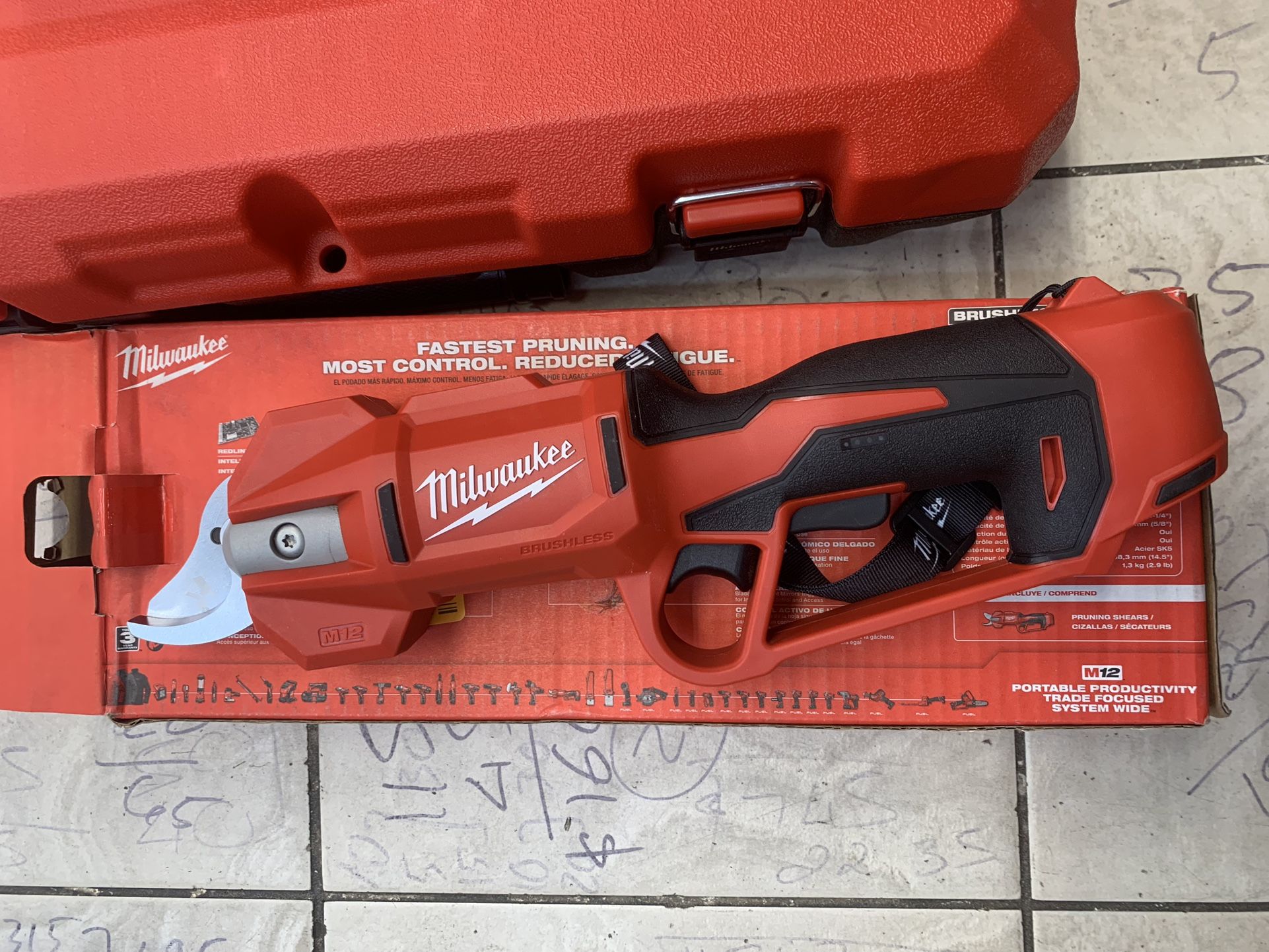 Milwaukee M12 Pruning Shears