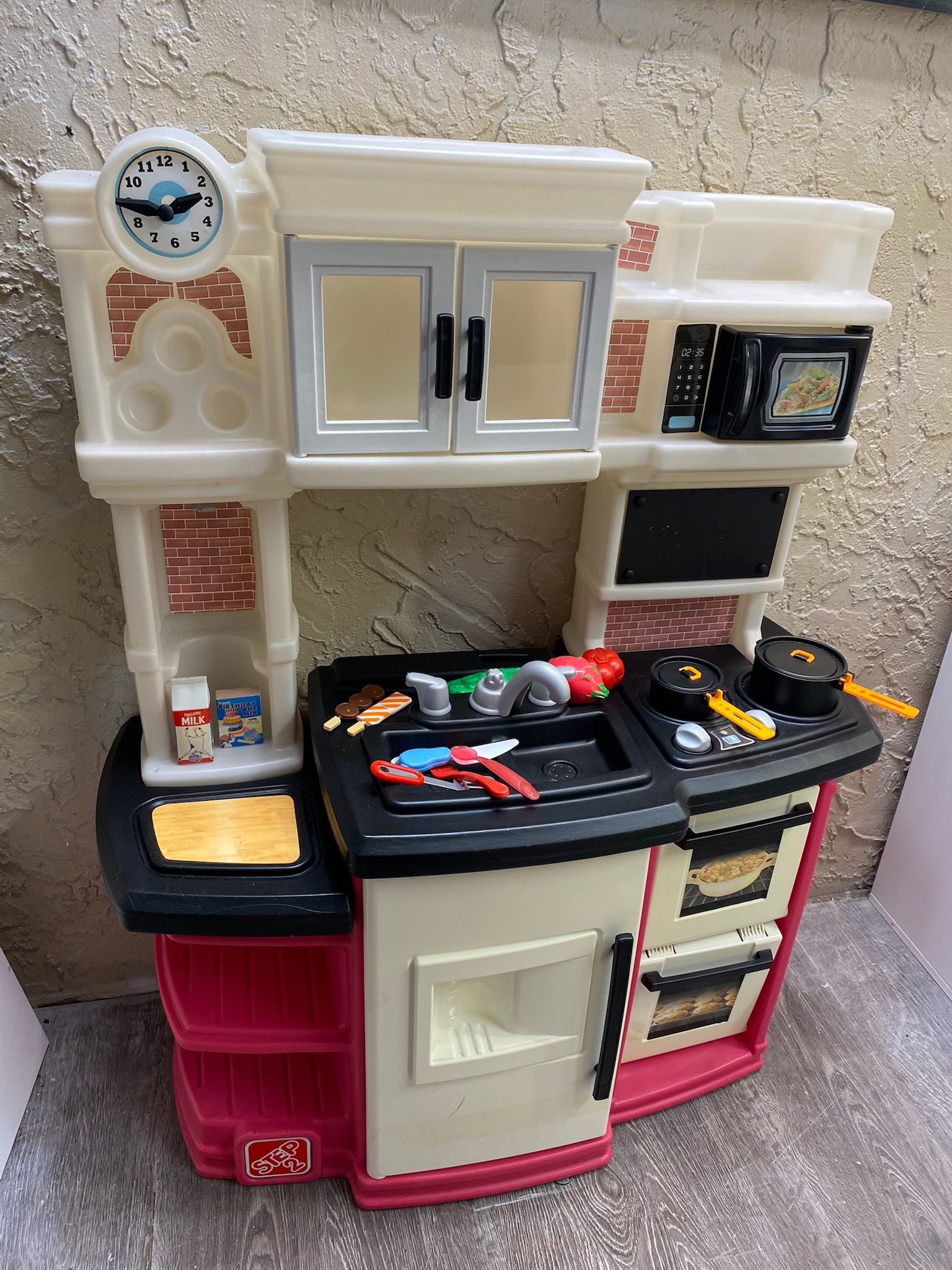 Large Toddler Play Kitchen With Accessories - Local Delivery For A Fee - See My Items