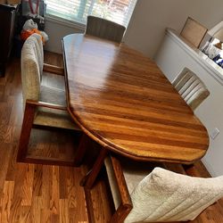 Oak dining table 