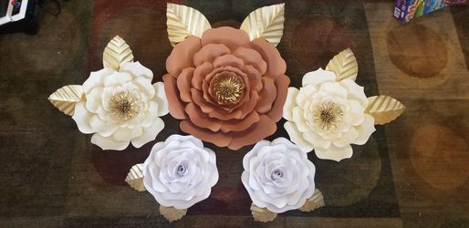 Paper flowers and paper roses. Flores de papel