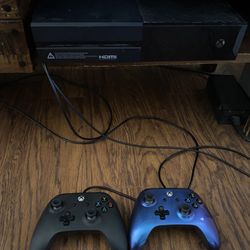 Xbox One Console With 2 Controllers w/ Lots Of Games