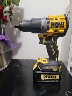 Dewalt 20v x3 Drill with battery 20v max/lithium ion batrery