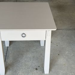 End Table/Nightstand