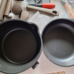 Astercook kitchen cookware set NEW with deffects! Pots and pans are deformed (look pictures please)
3 pans, 1 saucepan,  1 pots
3 lids
+ cooking set