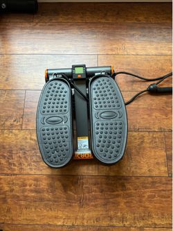 Hydraulic stair stepper with LCD monitor, comes with resistance bands and a floor mat