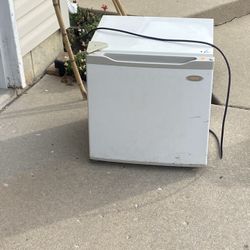 Mini Fridge Works Fine
