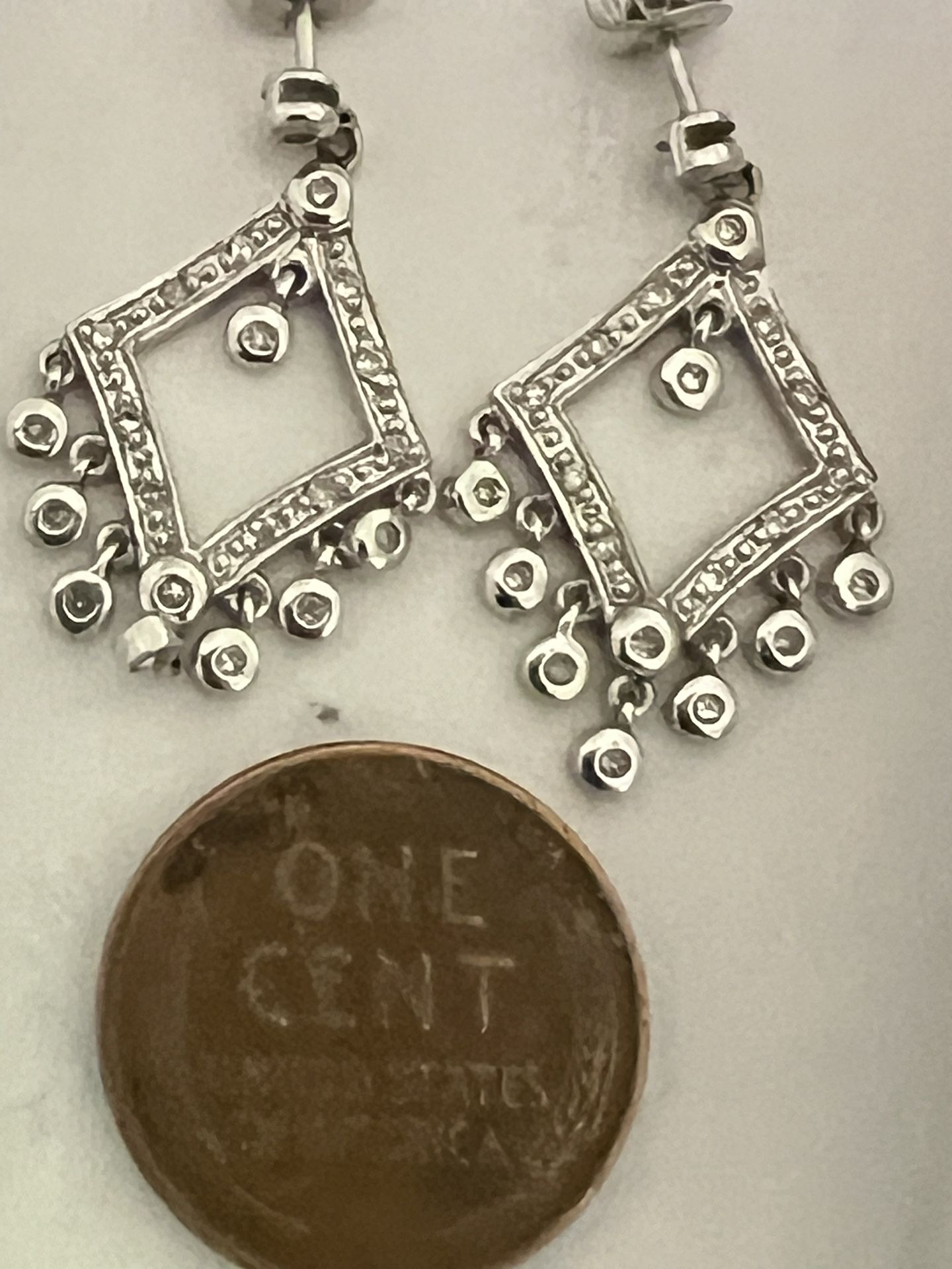 10k White Gold / Diamond Drop Earrings