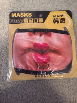 Face Mask with pouting lips design - cute design - brand new