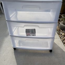 3-drawer plastic dresser—like new and very clean. Height: 25 inches; Width: 15 1/2 inches; Length: 22 inches.