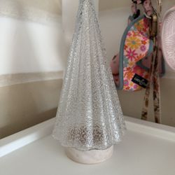 Threshold tree figural