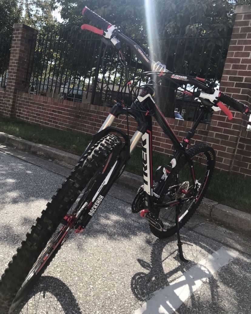 TREK ( Aluminum / Medium Size)