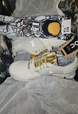 On Cloud Edge Moon Limited Edition SZ10
