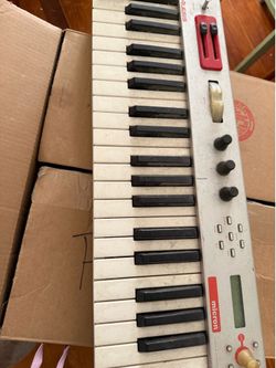 Alesis micron synth instrument synthesizer keyboard