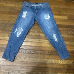 Stylish distressed blue jeans in good condition. Distressed Blue Jeans forever 21 sz 30 inseam 27