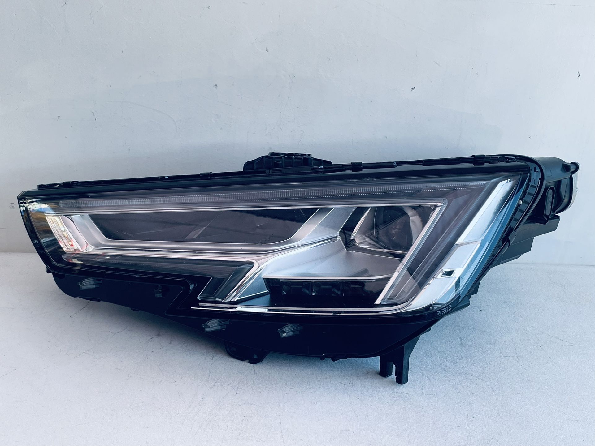 2017-2019 AUDI A4 LEFT DRIVER SIDE HEADLIGHT FULL LED OEM