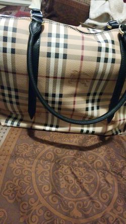 Burberry bag let me know if you're interested everything's original hundred 100%