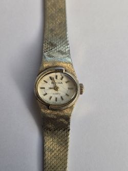 982 Swiss Made Womens Bulova watch Model 7174