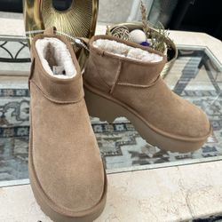 Classic Ultra Mini New Heights Platform Boot (11 Women)