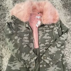 New York And Company Women’s Pink Faux Fur Camo Jacket New Large 