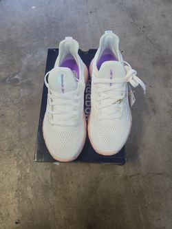 New training shoes for women size 7