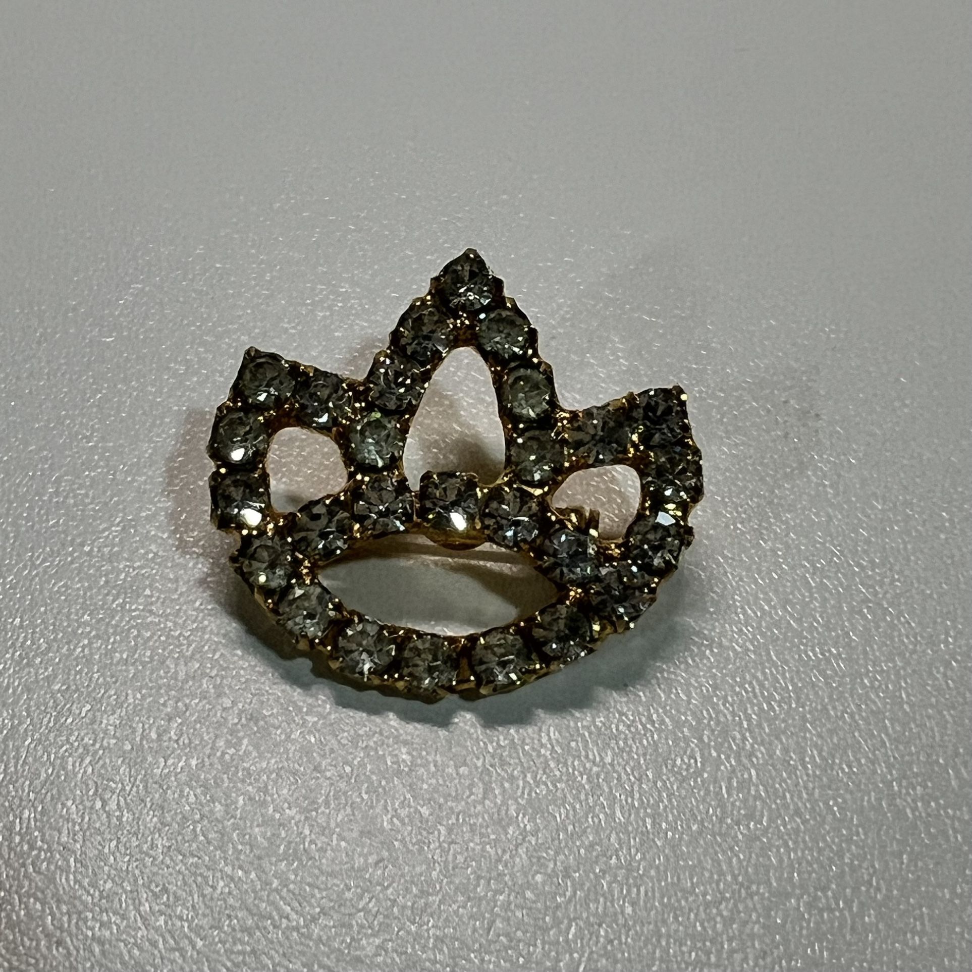 Herbalife vintage pin stone ! !