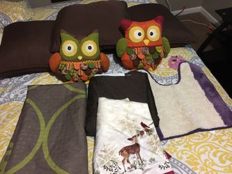 Cojines, cortina, mantel navideño