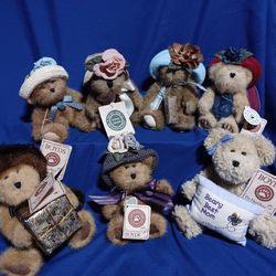 A Bunch of Vintage Boyds Bears 