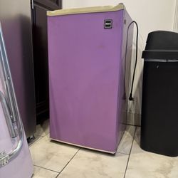 RCA Mini Fridge