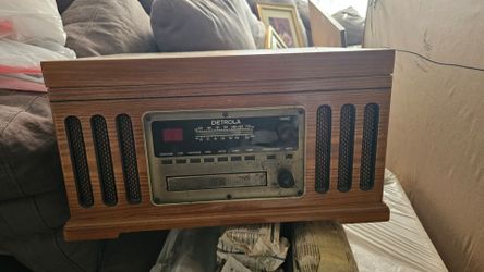 Detrola Vintage Style 3-in-1 Radio, CD Player, and Turntable