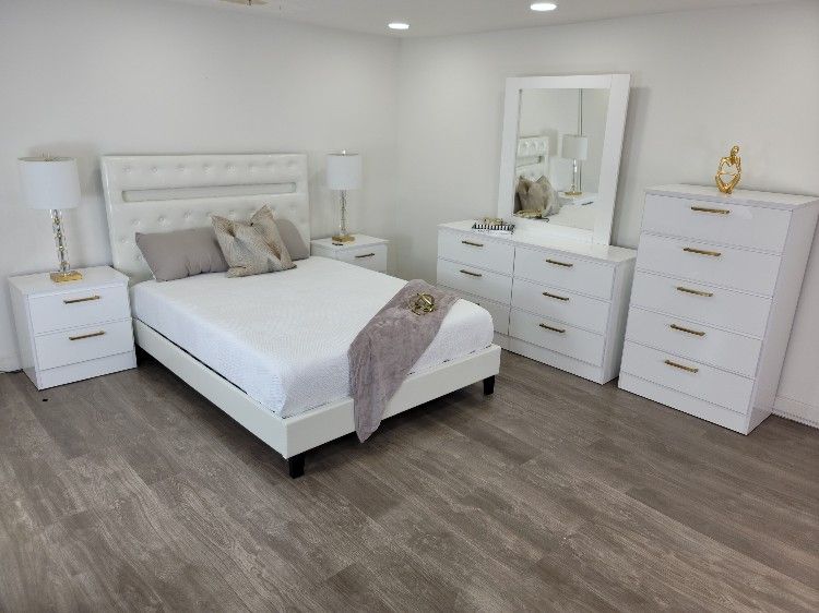 Brand New Bedroom Set / Juego De Cuarto Nuevo A...