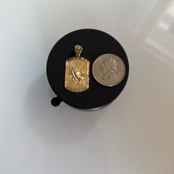 14k Gold Praying Hands Pendant 