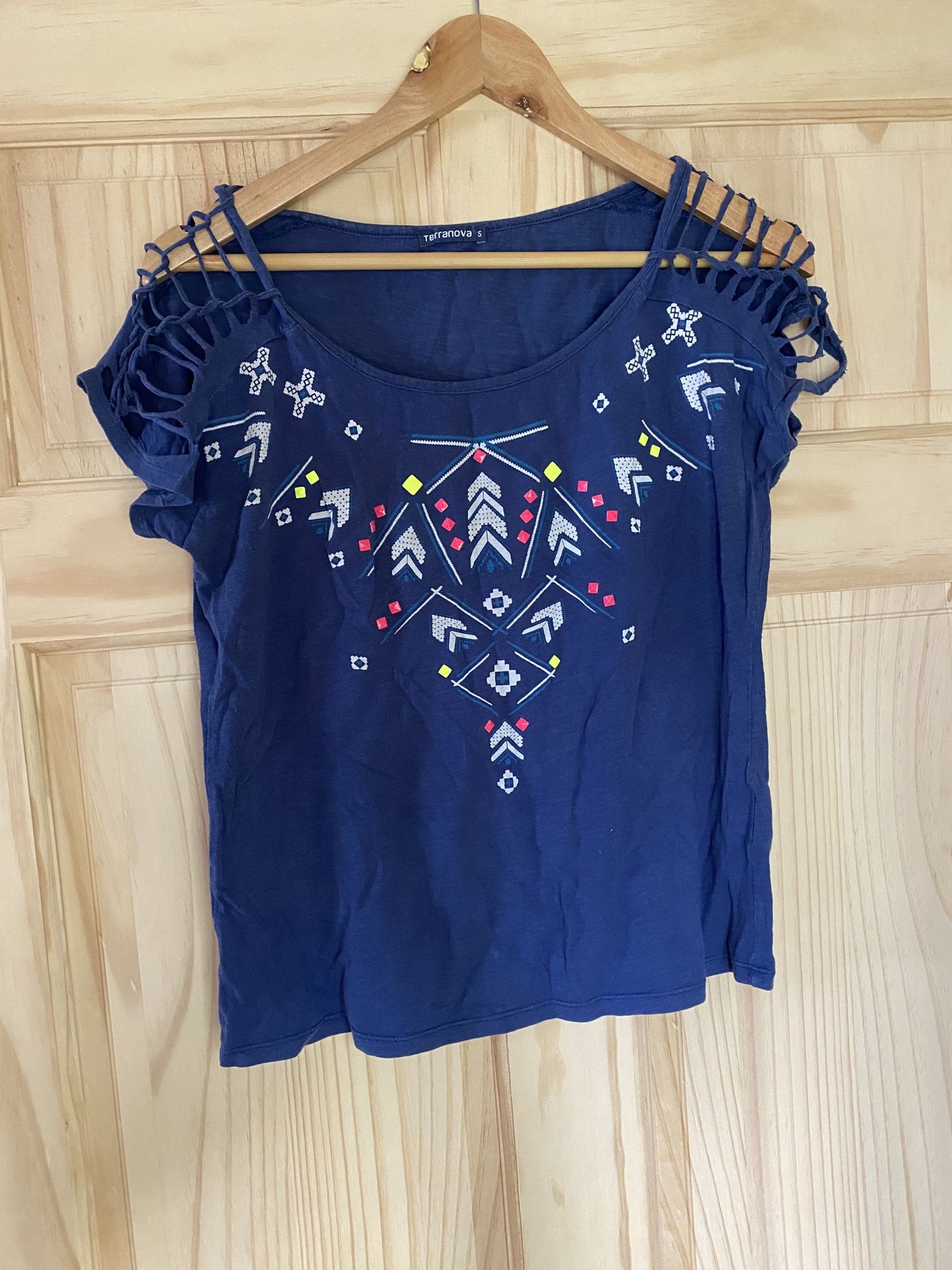 Terranova Cut-Out Shoulder Tee | Size S